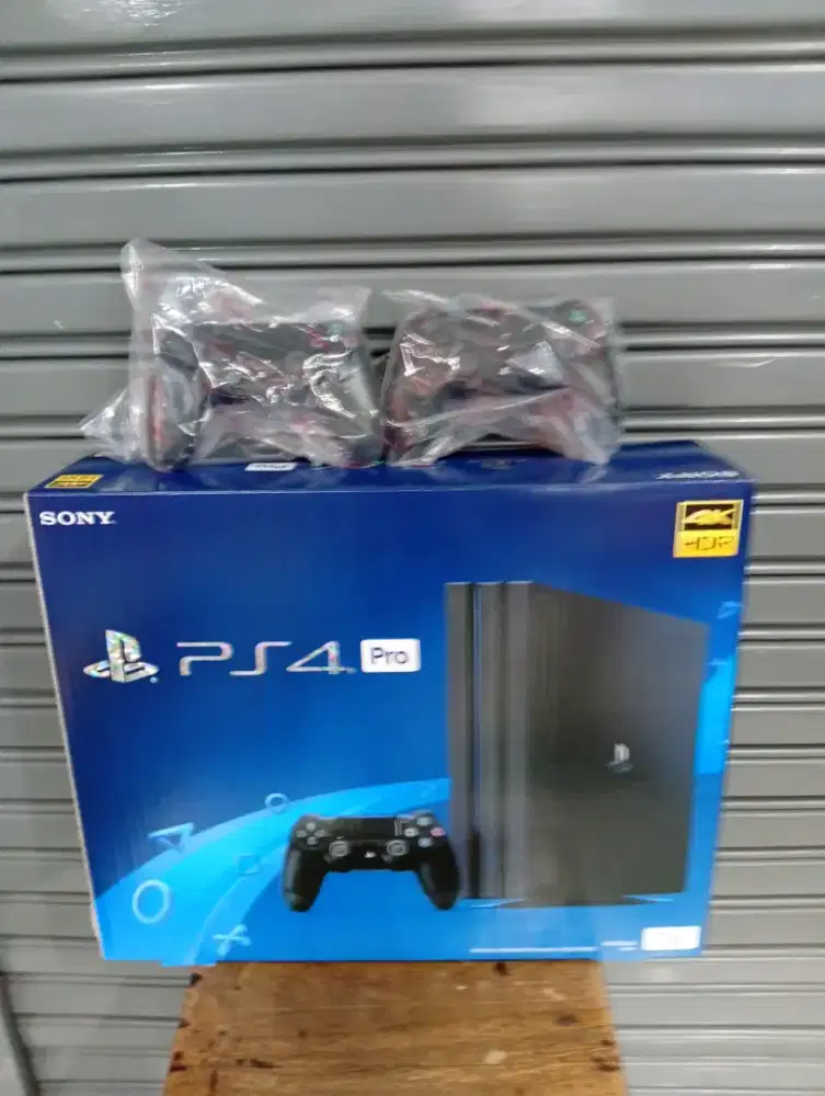 PS4 PRO 1TB 4K H E N 12 SERI 7218B EX SONY INDONESIA(BACA DESKRIPSI)