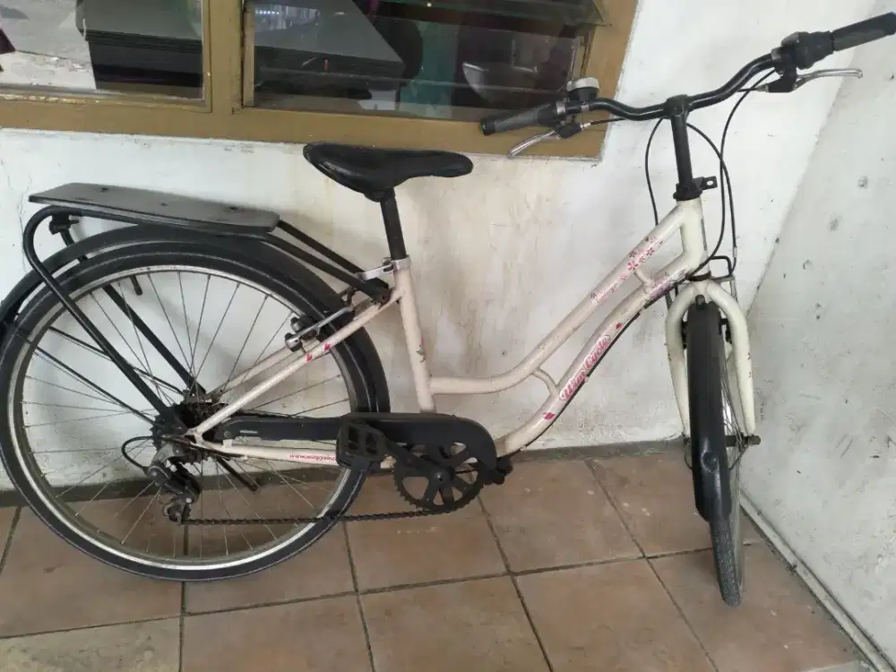 Sepeda wanita merk Win Cycle