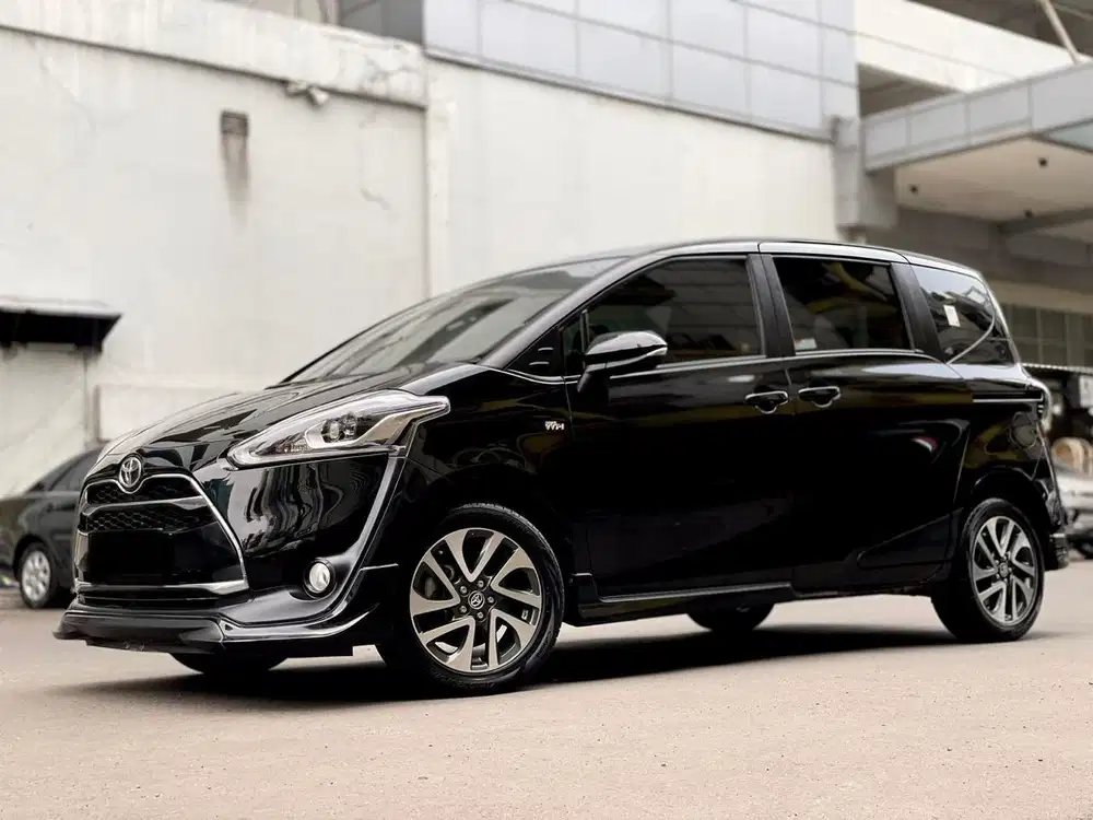 TOYOTA SIENTA 1.5 Q AT 2016 HITAM
