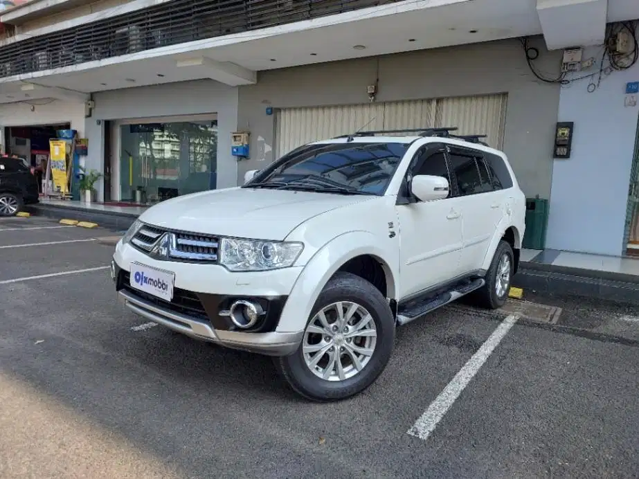 LOW DP Mitsubishi Pajero Sport 3.0 Bensin-AT 2015 BCY