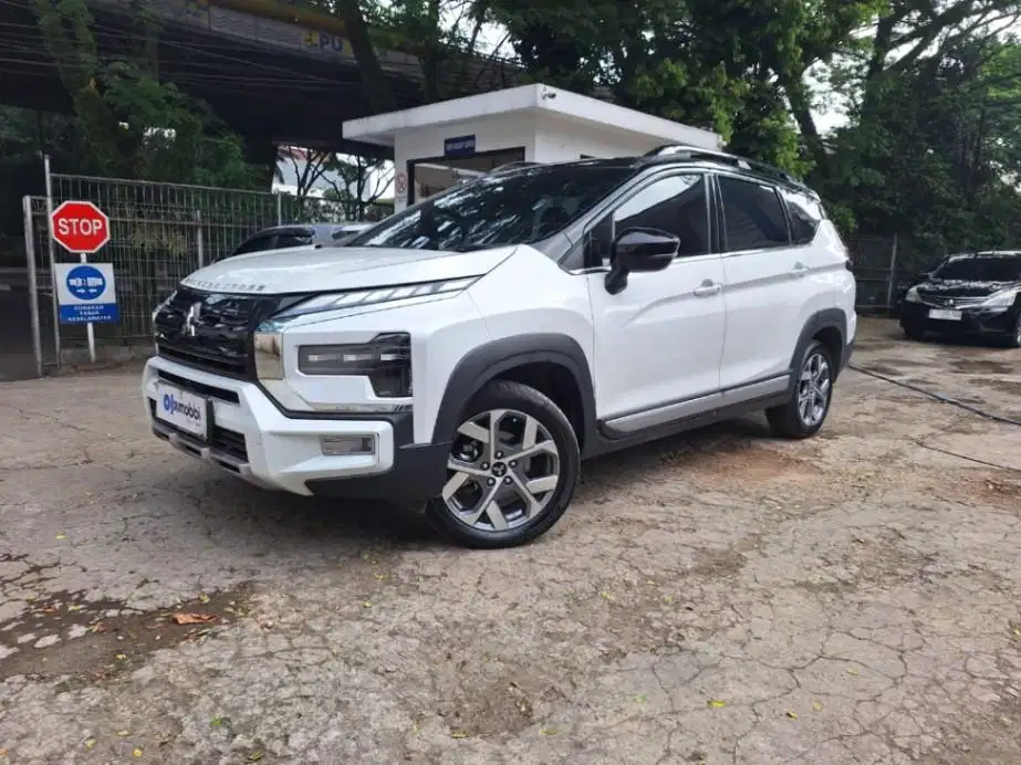 LOW DP Mitsubishi Xpander 1.5 Cross Premium Package Bensin-AT 2024 UBT