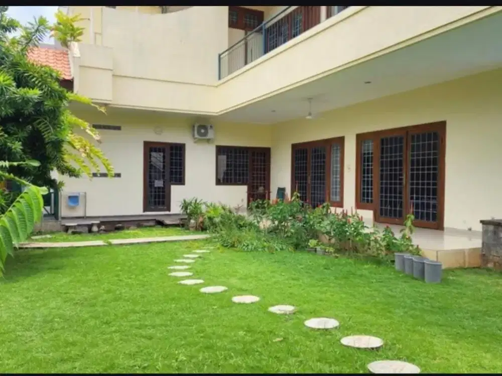 Rumah Mewah Sangat Terawat 2 Lantai Dijual, di Renon