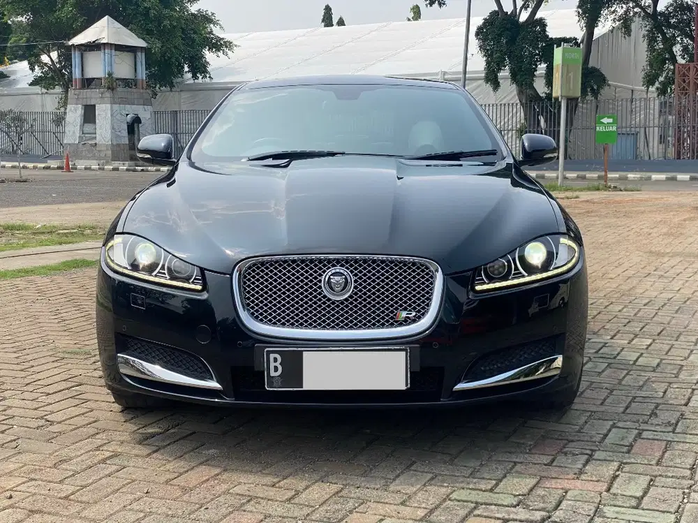 JAGUAR XF V6 3.0 AT HITAM 2011