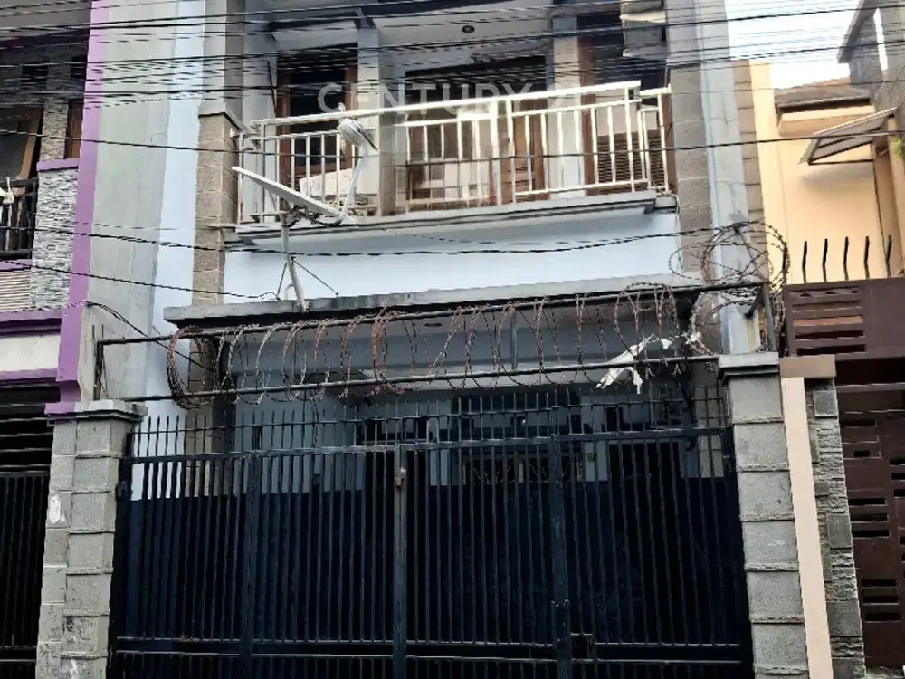 RUMAH MINIMALIS 3 LANTAI LINGKUNGAN NYAMAN AKSES 2 MOBIL