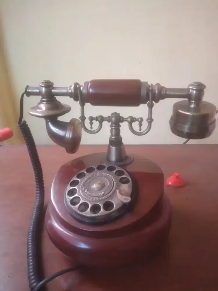Telephone antik