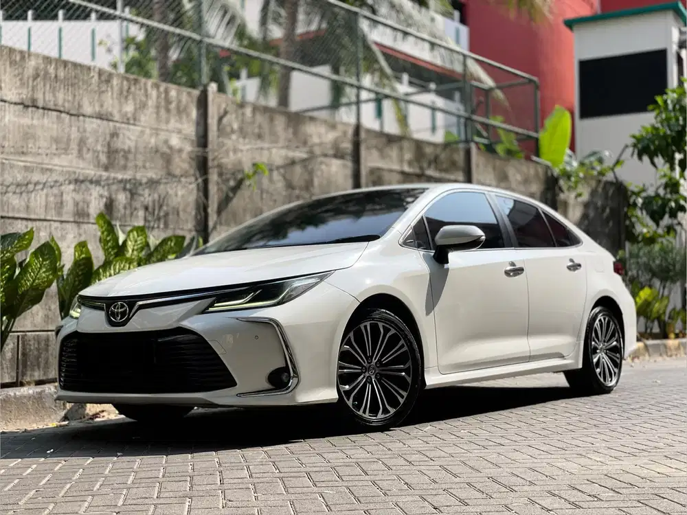 TOYOTA ALTIS 1.8 V AT 2021 PUTIH