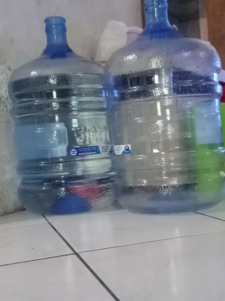 dijual galon dua botol .yg minat bole japri