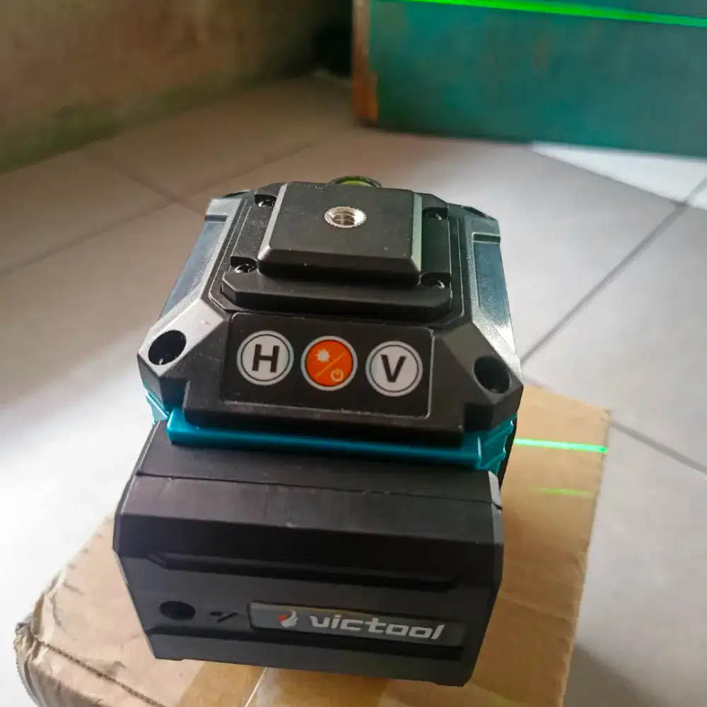 Laser bangunan 8 line
