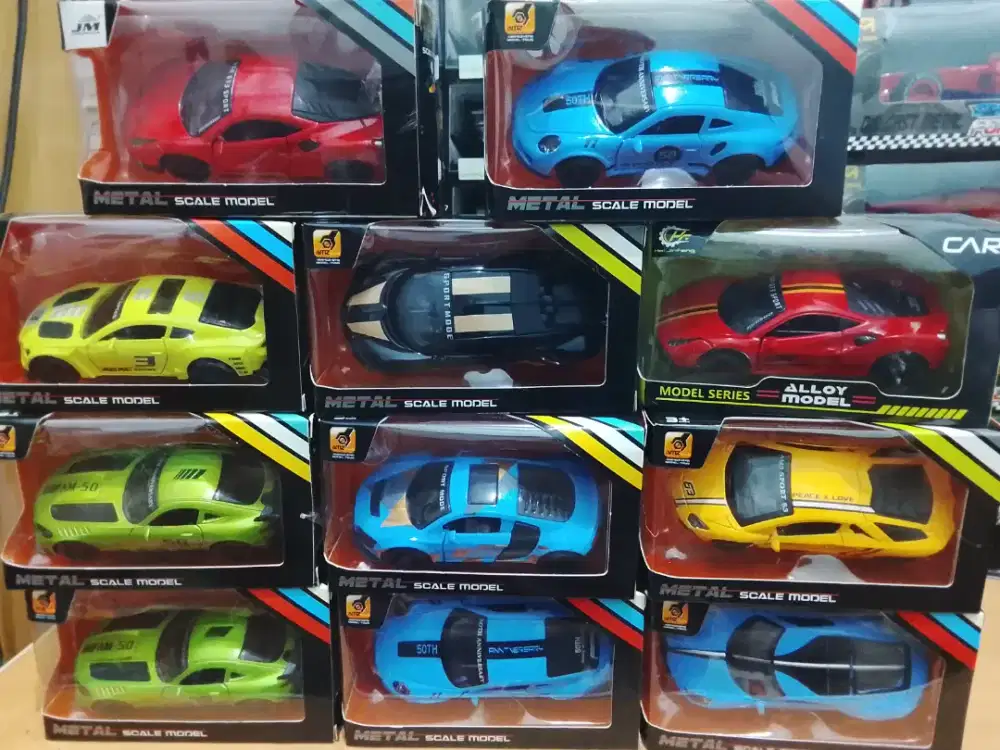 Diecast mobil skala 1.43