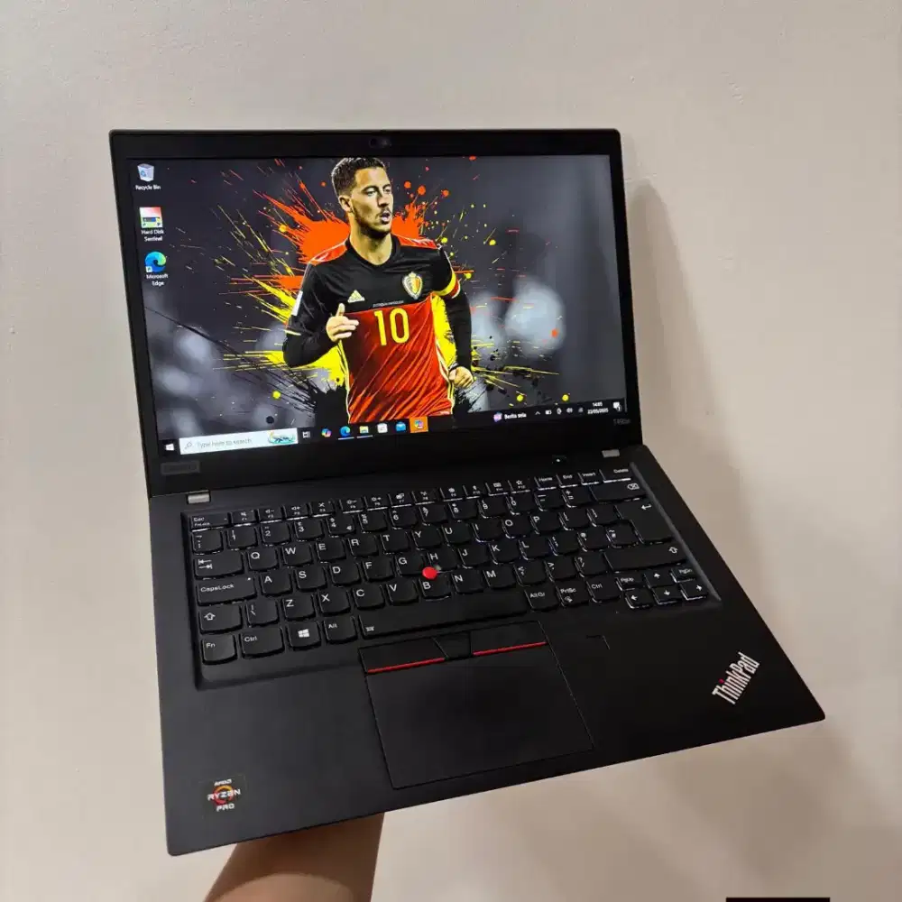 Lenovo T495 Ryzen 5 Dual VGA Laptop Profesional dengan Performa Andal!