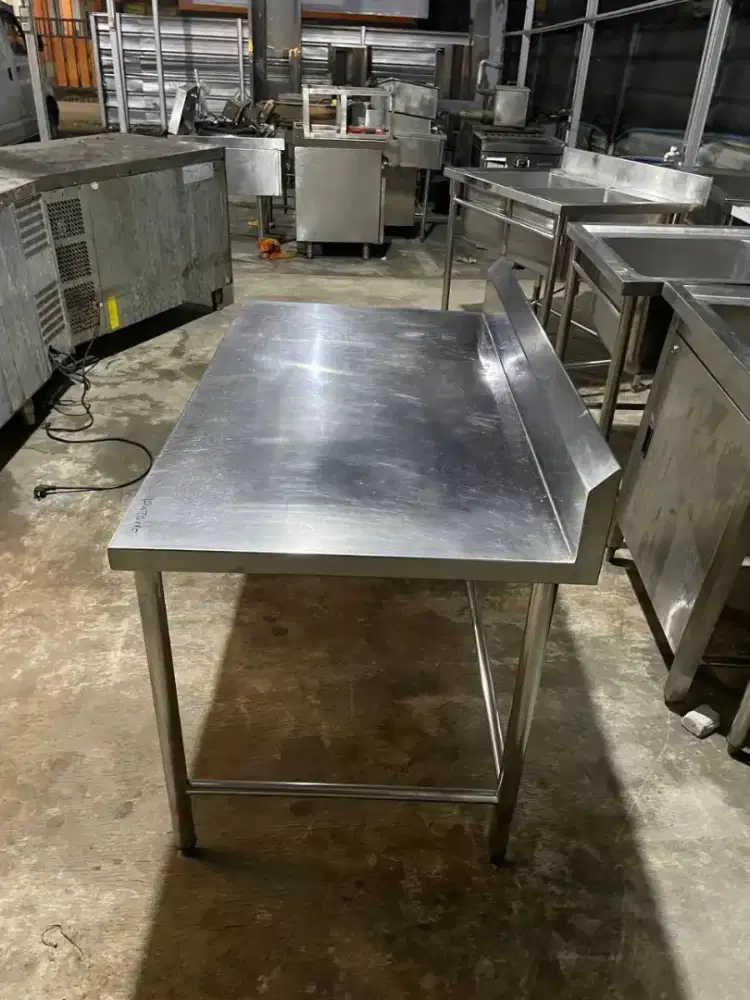 Meja 1 susun + back splash
Ukuran 120x70x85+15

Harga 2jt