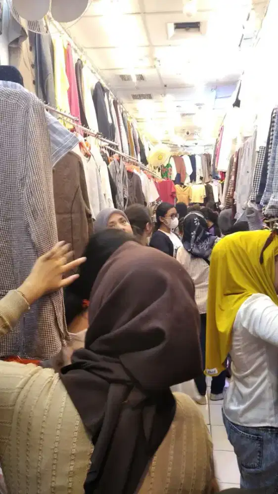 jaga toko baju wanita