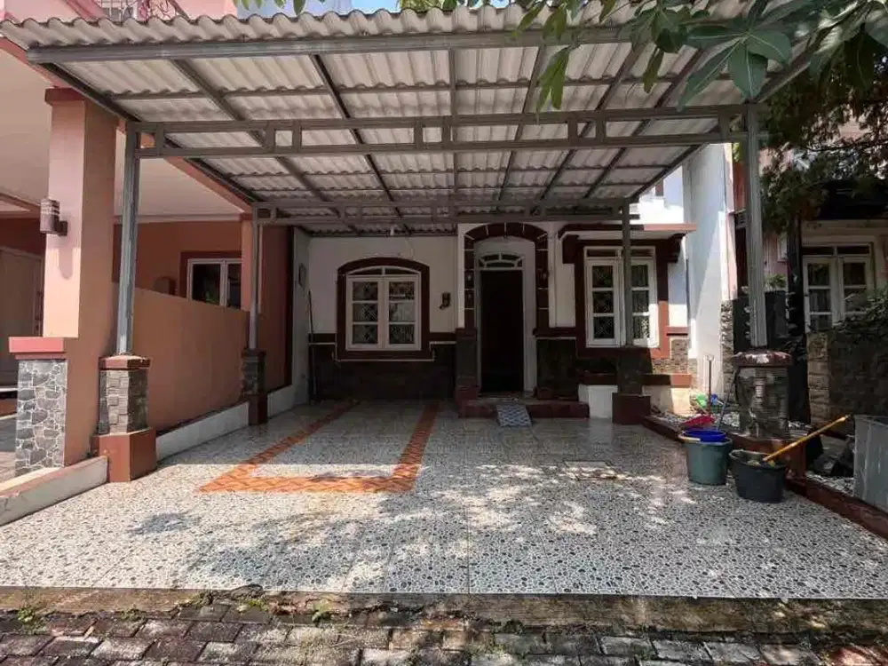 DIJUAL – Rumah Semi Furnished Lantai Parket Dekat Tol Nagrak & Living World di Kota Wisata