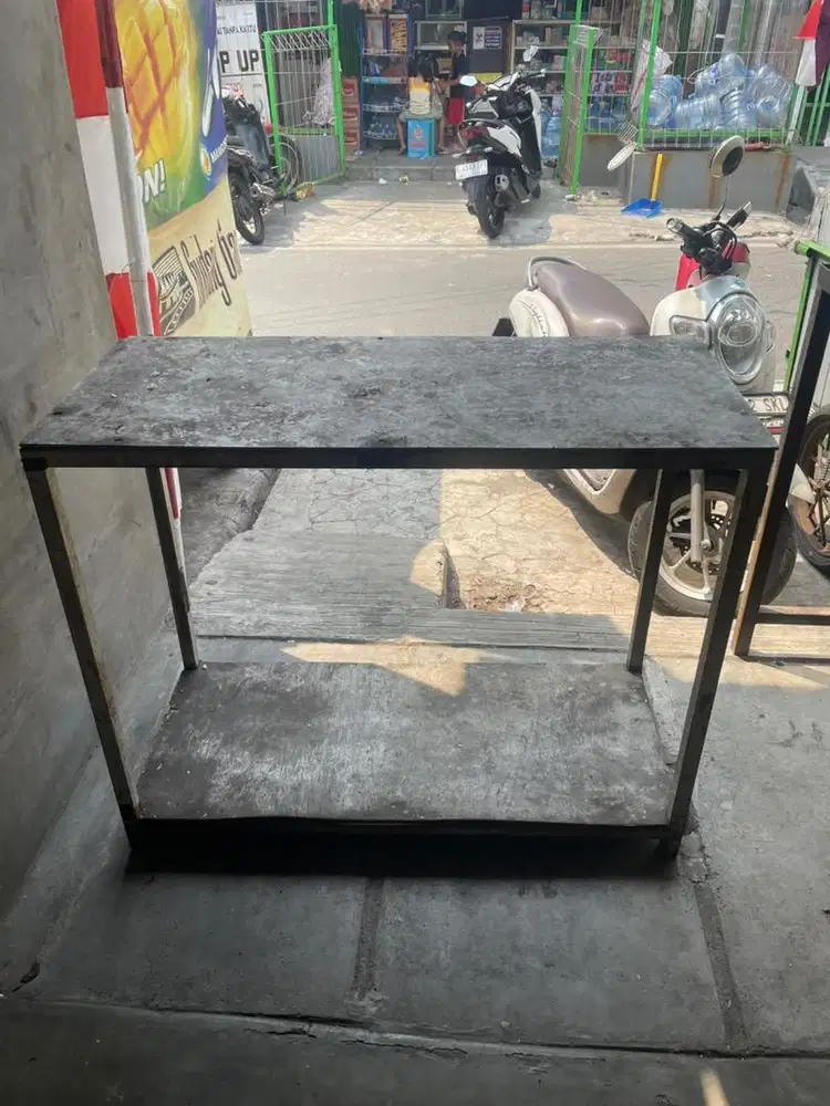 meja besi bekas jualan nasi uduk
