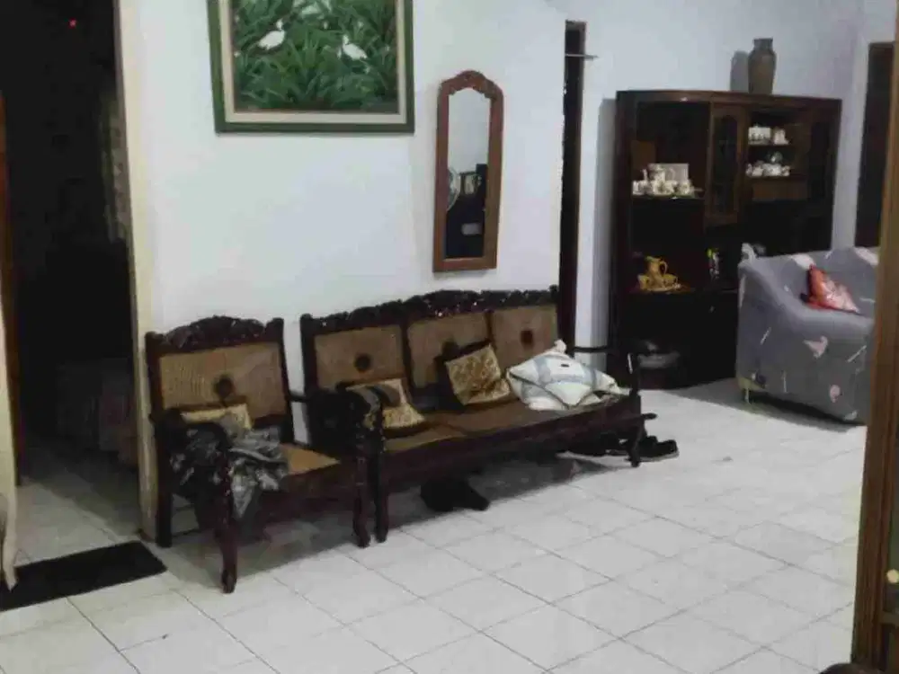 Rumah Nyaman dengan Tanah Luas 896 m2 Dekat Balitro Kota Bogor