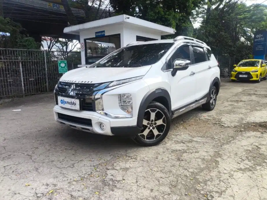 LOW DP Mitsubishi Xpander 1.5 New Cross Premium Package Bensin-AT AJG