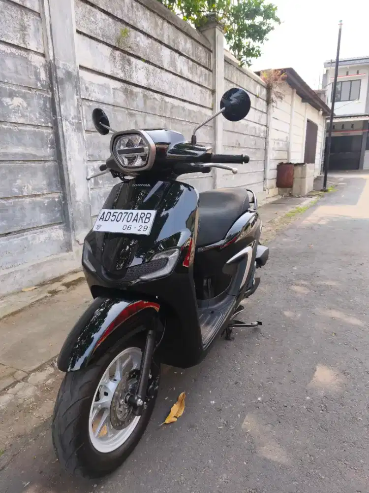 Stylo CBS Hitam Glossy 2024