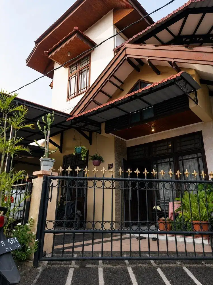 Rumah Hook Siap Huni di JIP I