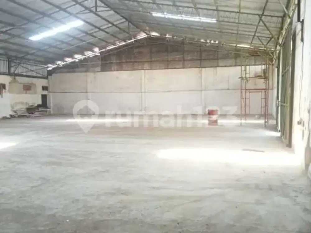 Gudang di Zona Industri