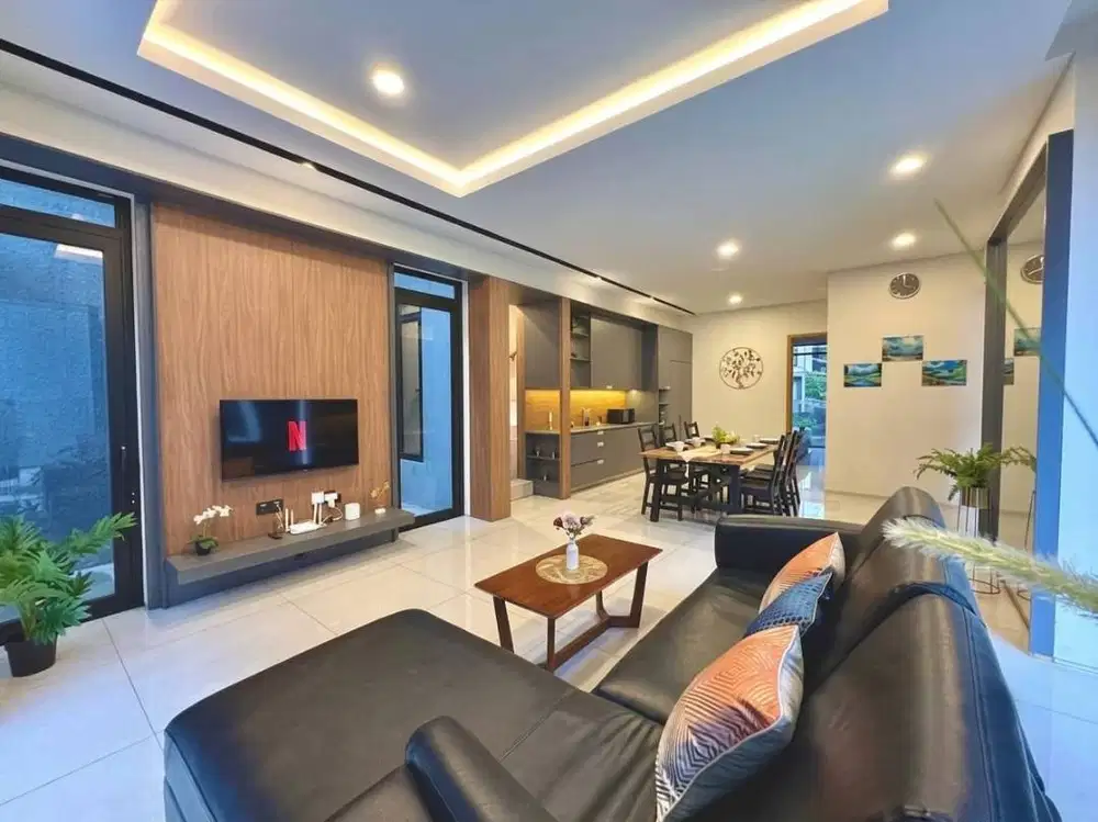 Disewakan Rumah Furnished With Pool di Kota Baru Parahyangan