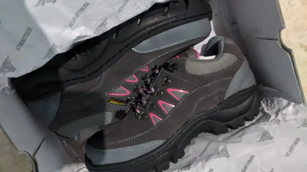 SEPATU GUNUNG RUBTRACK