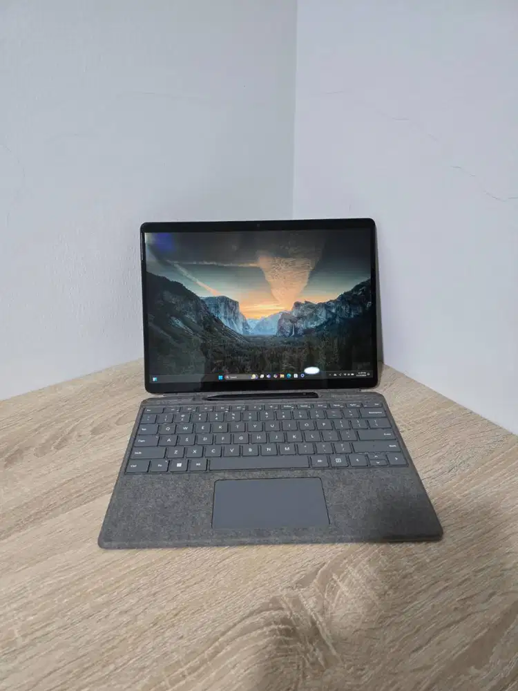 Microsoft Surface Pro 8 i7 Intel 11th Gen 16GB 1TB SSD + Keyboard