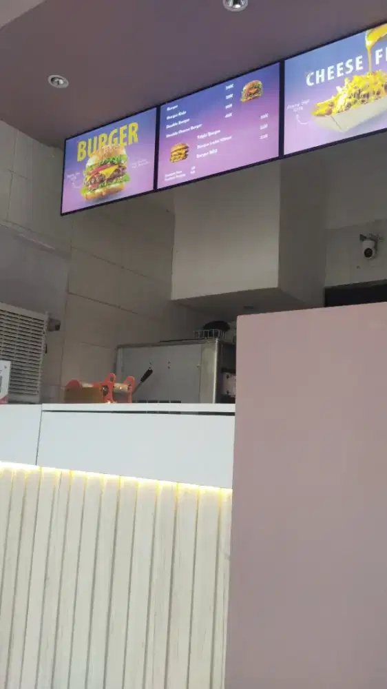 Dicari karyawan untuk restoran burger.