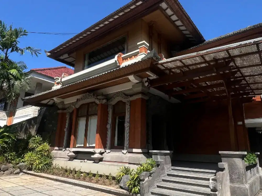 RUMAH LOKASI STRATEGIS TENGAH KOTA DI RAYA PUPUTAN RENON DENPASAR