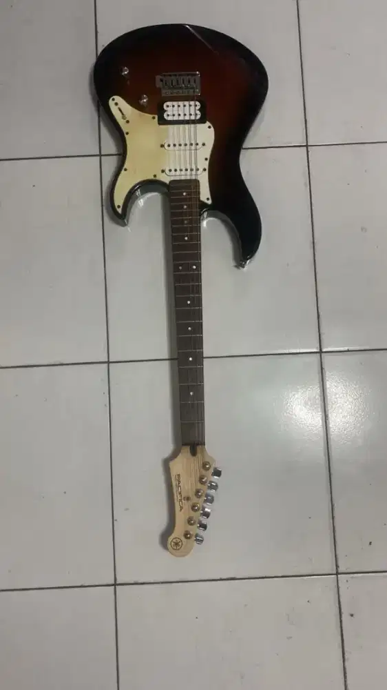 Yamaha pacifica pac 112v