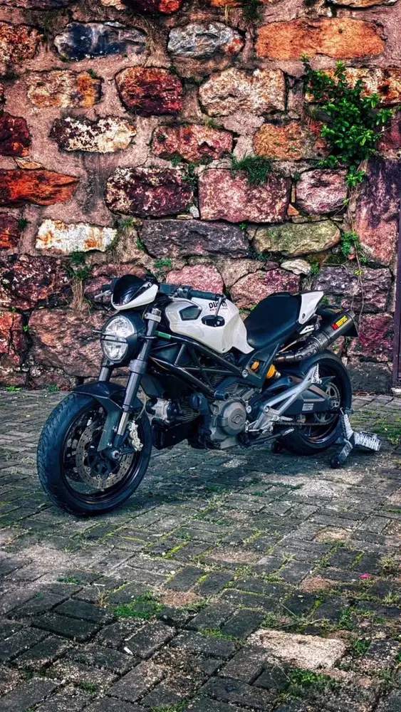 Ducati monster 696