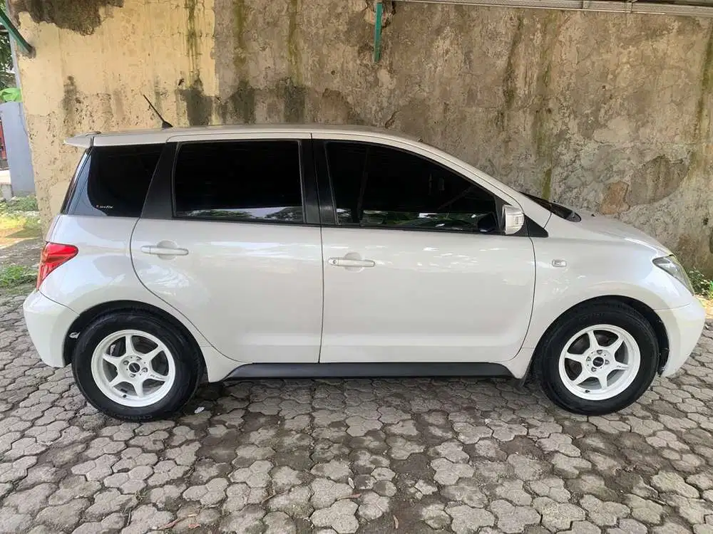 Toyota ist 2004 Bensin