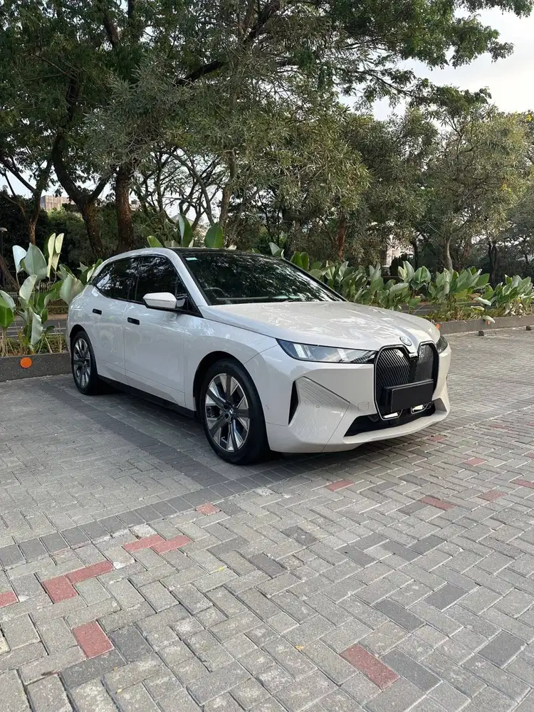 BMW iX xDrive45 LCi 2026 NIK 2025 Dune Grey on Black
