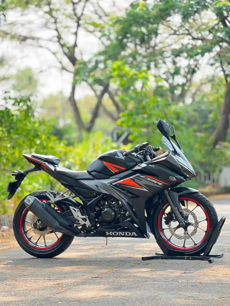 HONDA CBR 150R OLD 2019 GREY KM LOW PAJAK PANJANG TANPA PR