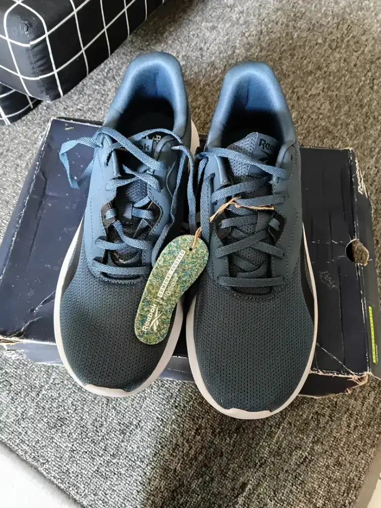 Sepatu runing reebok