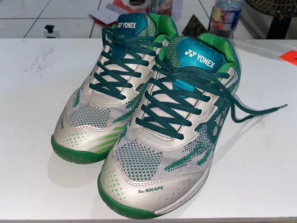 Sepatu badminton Yonex Velo 200