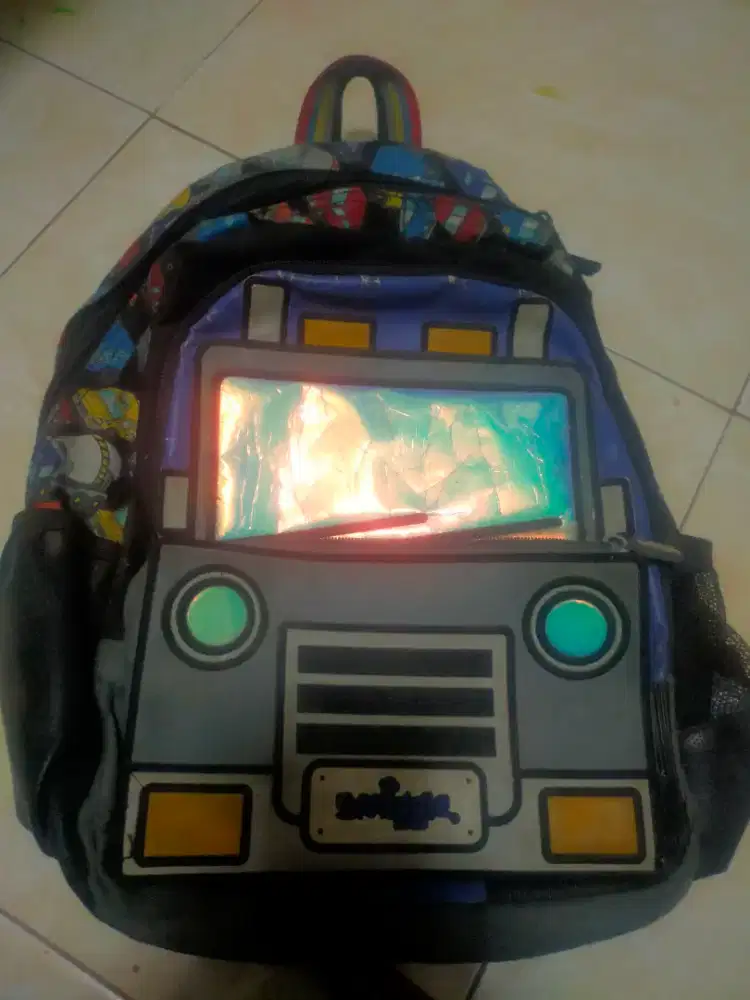 Tas anak sekolah.