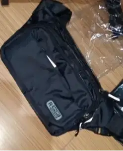 Tas pria selempang hitam waterpoof