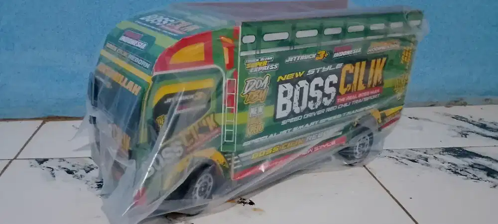 Miniatur truk canter handmade