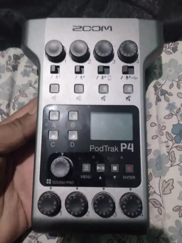 Jual cepat zoom podtrak p4 masih mulus