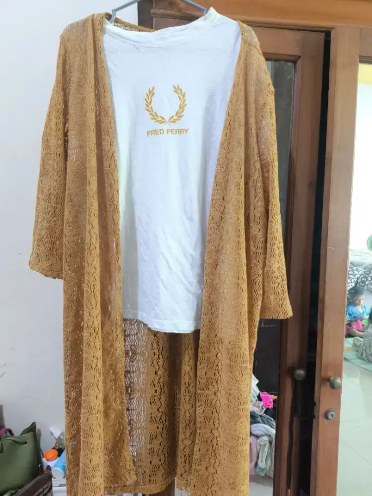Kaos dan Cardigan Wanita