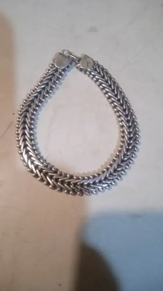 Gelang motif kelabang terbuat dari perak 925