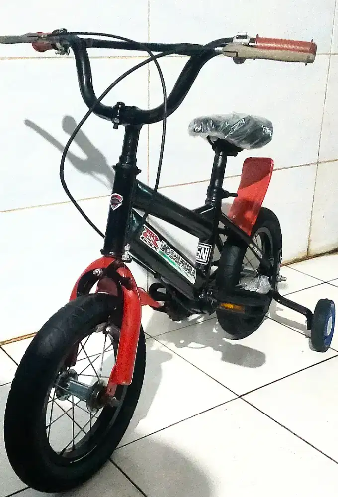 Sepeda ukuran 12,cocok buat anak umur 2 tahun - 6 tahun