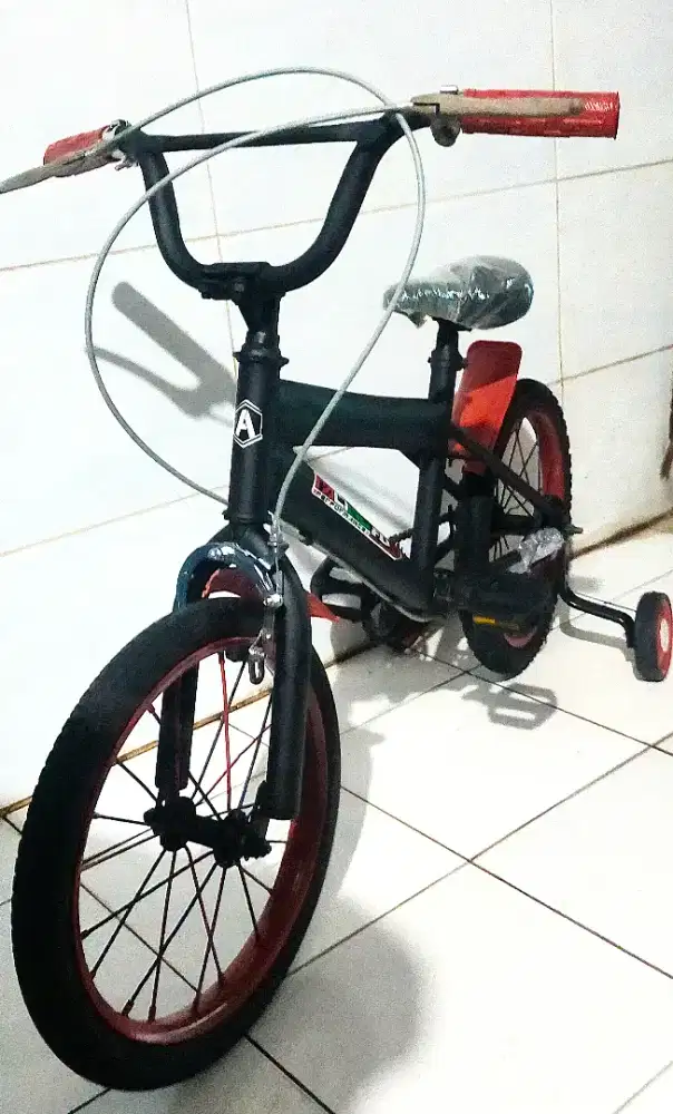 Sepeda ukuran 16 ,cocok buat anak umur 3 tahun - 7 tahun
