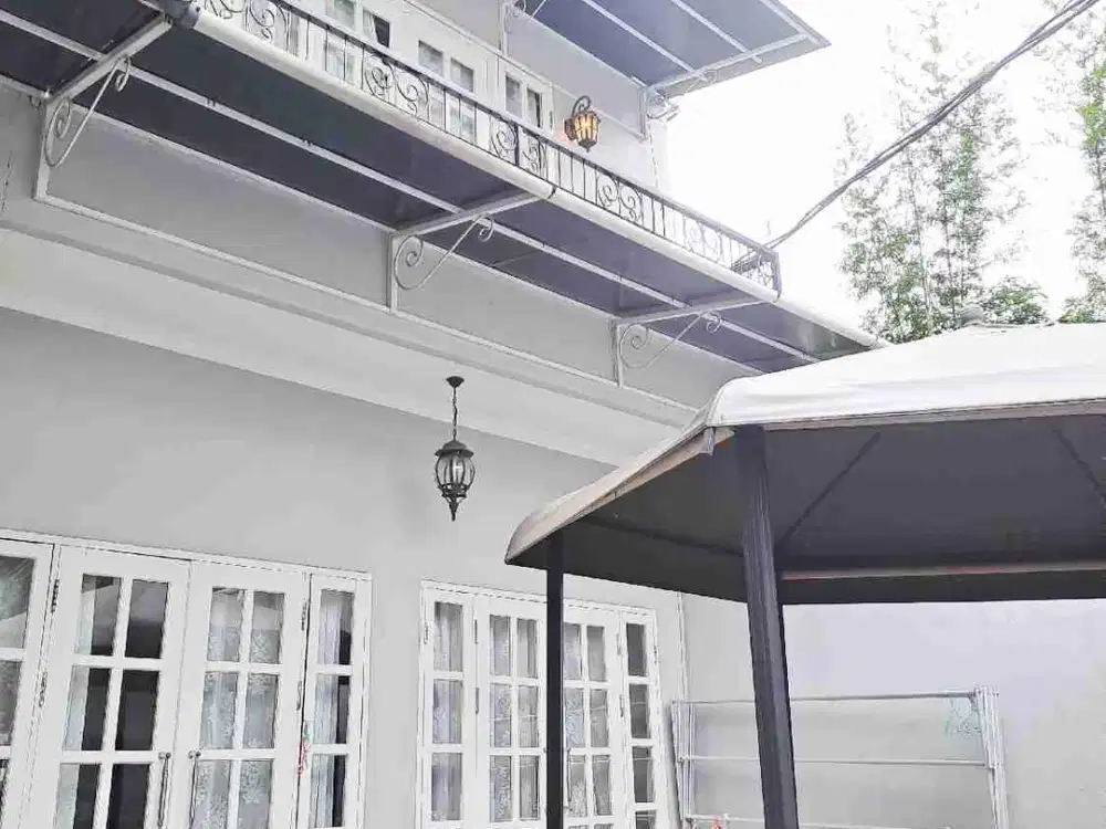 Rumah estetik ,keren ,dua lantai semi furnished di Regency balikpapan