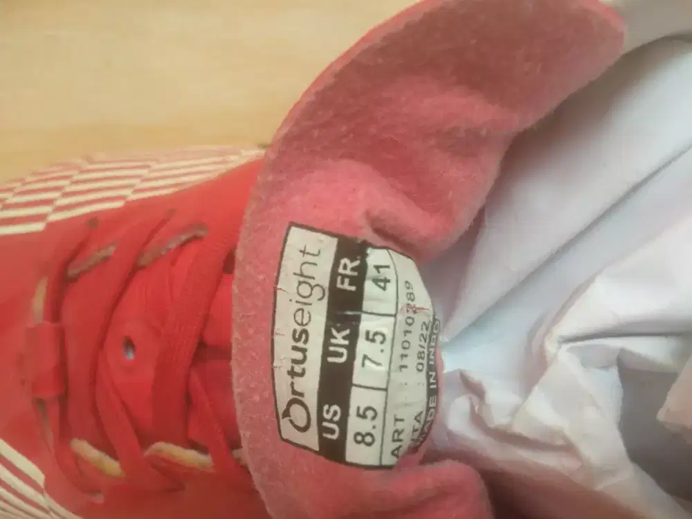 Sepatu bola original