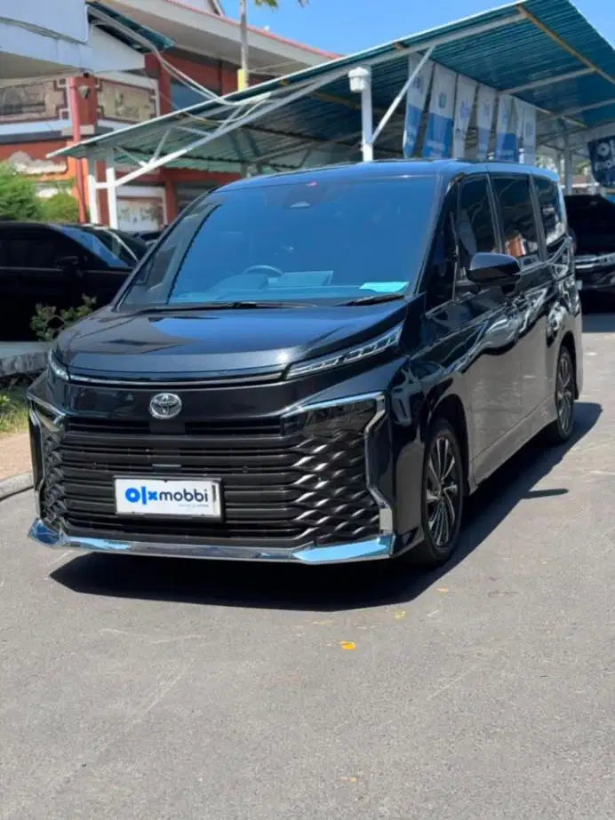 Toyota Voxy 2.0 Bensin AT 2023 Hitam (DOJ)
