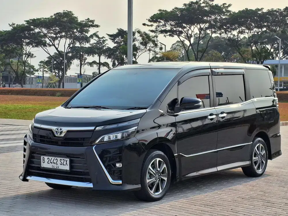Toyota Voxy 2,0 AT 2018