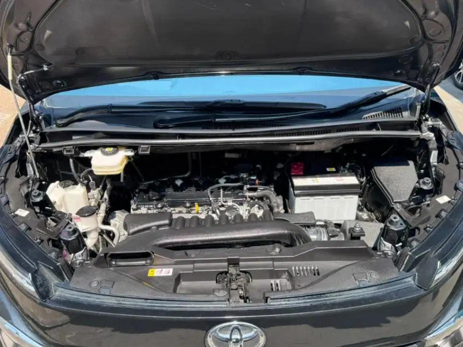 Toyota Voxy 2.0 Bensin AT 2023 Hitam (DOJ)