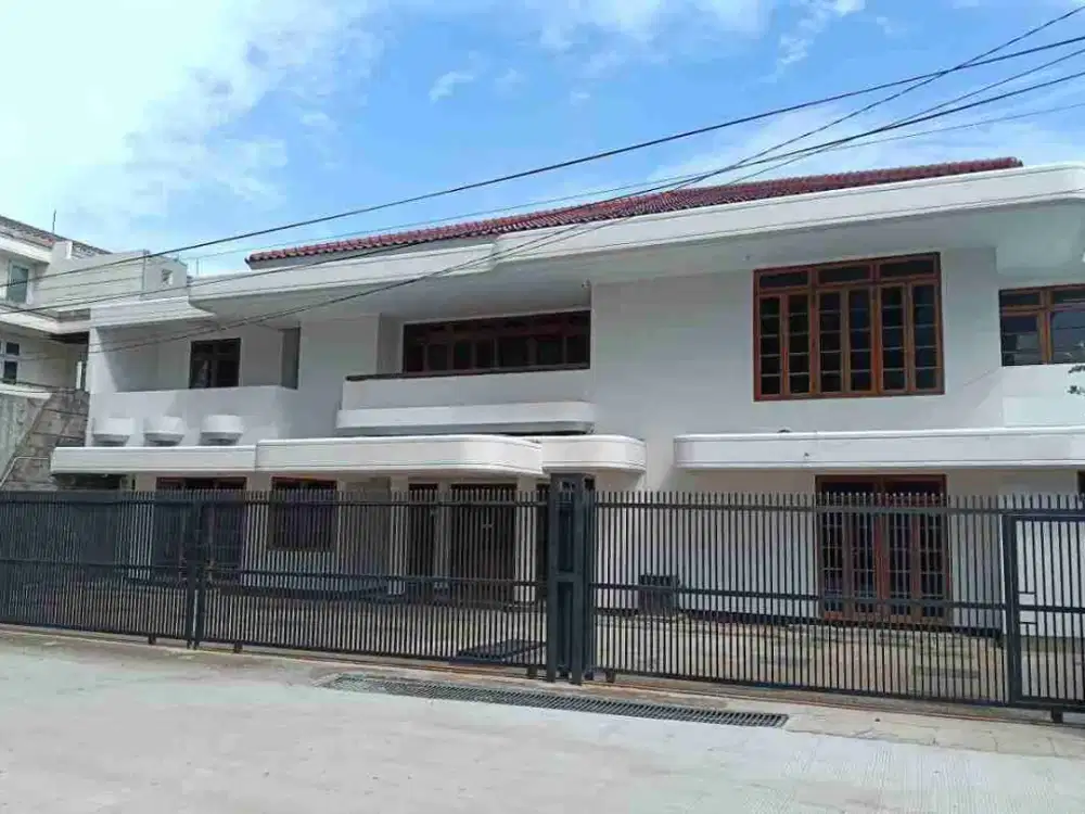 Rumah usaha besar 2 lantai full renov rapih cocok untuk kantor disewakan lokasi strategis Sunter Jakarta Utara