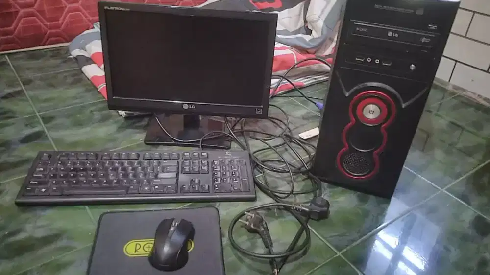 Komputer 1 set spek gaming tinggal naikkan RAMnya saja tinggal pakai